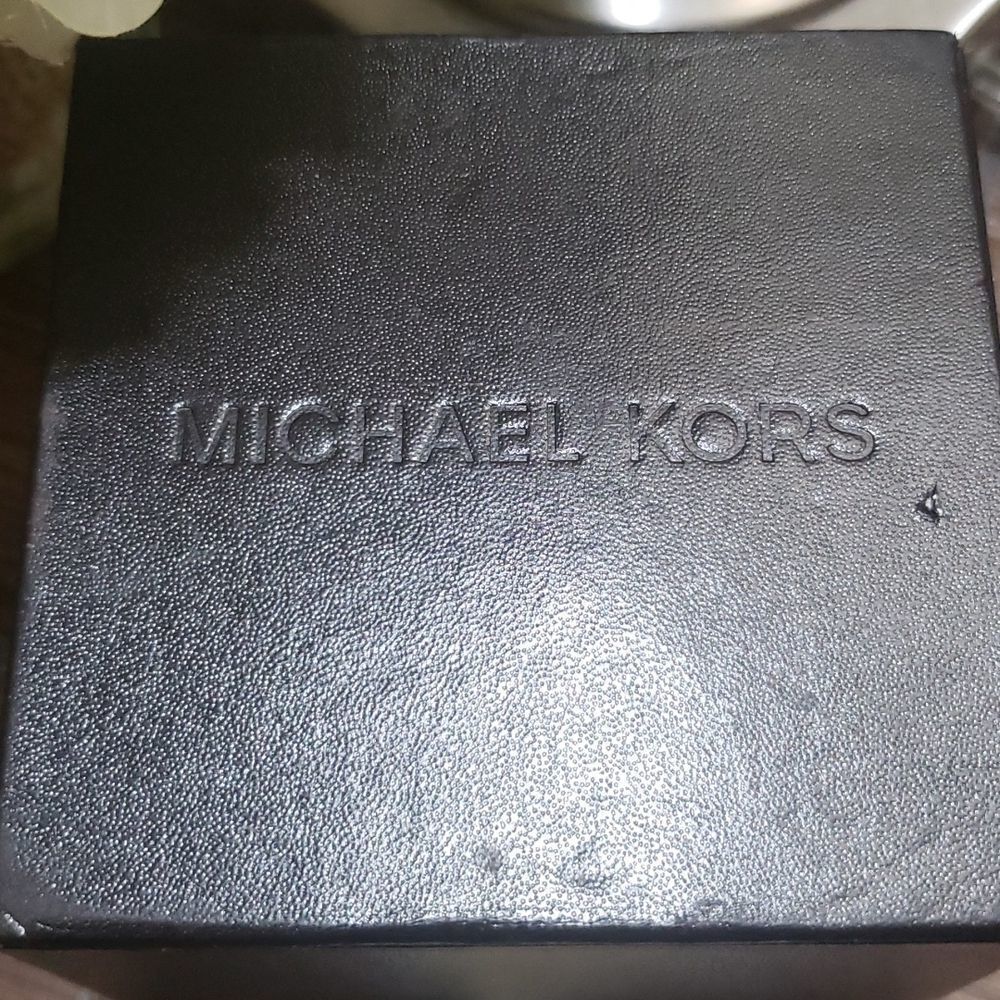 Michael Kors Watch Box - Picture 2 of 4